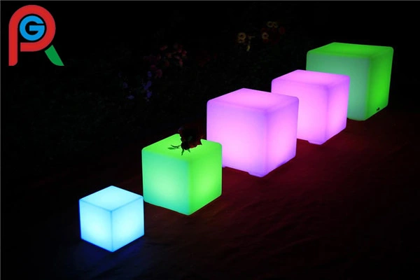 Rigeba Hot Sale Different Size LED Shining Battery Powered Cube for Party Events